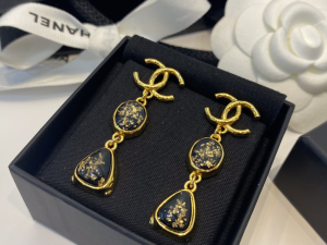 Essenceofluxury Womens Jewelry Chanel CC Logo Earrings A39PP180 AA202118