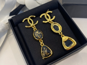 Essenceofluxury Womens Jewelry Chanel CC Logo Earrings A39PP180 AA202118