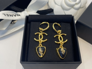 Essenceofluxury Womens Jewelry Chanel CC Logo Earrings A39PP180 AA202119