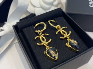 Essenceofluxury Womens Jewelry Chanel CC Logo Earrings A39PP180 AA202119