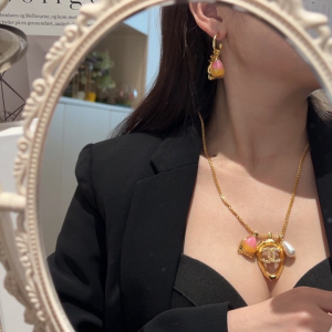 Essenceofluxury Womens Jewelry Chanel CC Logo Pendant Earrings A39PP180 AA202114