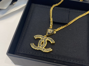 Essenceofluxury Womens Jewelry Chanel CC Logo Pendant Necklaces A39PP180 AA202117