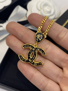 Essenceofluxury Womens Jewelry Chanel CC Logo Pendant Necklaces A39PP180 AA202117