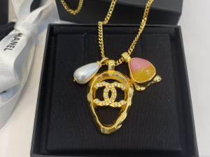 Essenceofluxury Womens Jewelry Chanel CC Logo Pendant Necklaces A39PP280 AA202115