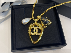 Essenceofluxury Womens Jewelry Chanel CC Logo Pendant Necklaces A39PP280 AA202116