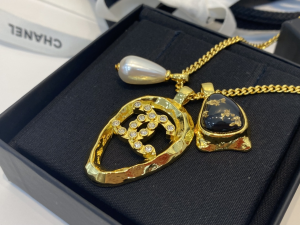 Essenceofluxury Womens Jewelry Chanel CC Logo Pendant Necklaces A39PP280 AA202116