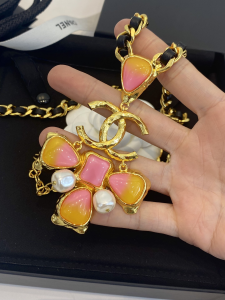 Essenceofluxury Womens Jewelry Chanel Gold CC Logo Pendant Necklace A39PP280 AA202111