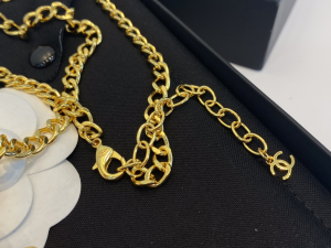 Essenceofluxury Womens Jewelry Chanel Gold CC Logo Pendant Necklace A39PP280 AA202112