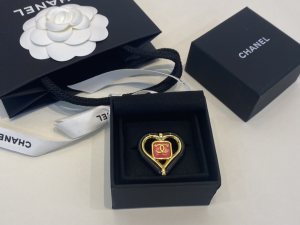 Essenceofluxury Womens Jewelry Chanel Heart CC Logo Brooch Black A39PP180 AA203219