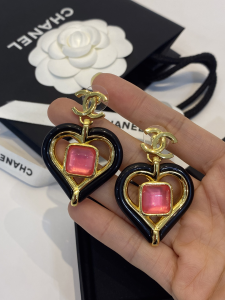 Essenceofluxury Womens Jewelry Chanel Heart CC Logo Earrings Black A39PP180 AA203217