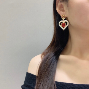 Essenceofluxury Womens Jewelry Chanel Heart CC Logo Earrings White A39PP180 AA203216