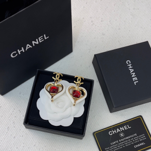 Essenceofluxury Womens Jewelry Chanel Heart CC Logo Earrings White A39PP180 AA203216