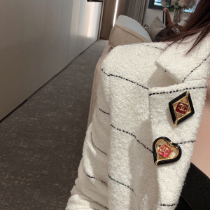 Essenceofluxury Womens Jewelry Chanel Square CC Logo Brooch Black A39PP180 AA203220