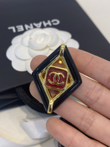 Essenceofluxury Womens Jewelry Chanel Square CC Logo Brooch Black A39PP180 AA203220