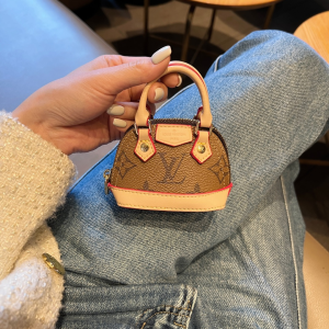 Essenceofluxury Free Gift Louis Vuitton Micro Alma Bag Charm A62PP130 AA203587