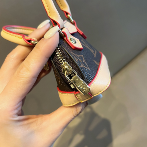 Essenceofluxury Free Gift Louis Vuitton Micro Alma Bag Charm A62PP130 AA203587