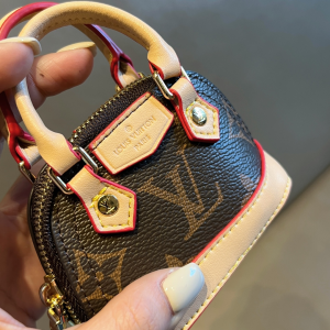 Essenceofluxury Free Gift Louis Vuitton Micro Alma Bag Charm A62PP130 AA203587