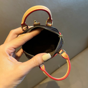 Essenceofluxury Free Gift Louis Vuitton Micro Alma Bag Charm A62PP130 AA203587