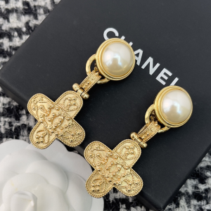 Essenceofluxury Womens Jewelry Chanel Gold CC Logo Cross Earrings A205PP180 AA203867