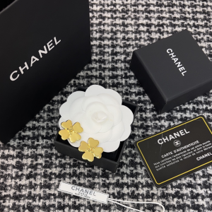 Essenceofluxury Womens Jewelry Chanel Gold CC Logo Flower Earrings A205PP180 AA203865