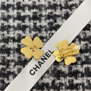Essenceofluxury Womens Jewelry Chanel Gold CC Logo Flower Earrings A205PP180 AA203865