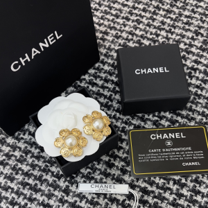 Essenceofluxury Womens Jewelry Chanel Gold Multi CC Logo Earrings A205PP180 AA203866