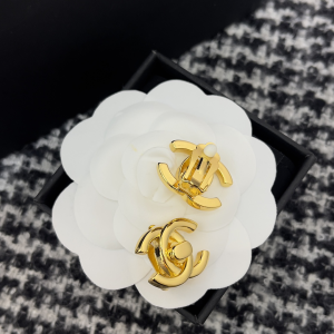 Essenceofluxury Womens Jewelry Chanel Gold Turnoff CC Logo Earrings A205PP180 AA203864