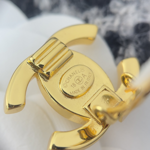 Essenceofluxury Womens Jewelry Chanel Gold Turnoff CC Logo Earrings A205PP180 AA203864