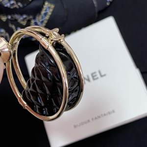 Essenceofluxury Womens Jewelry Chanel Micro Round Bag Brooch Black A152PP180 AA203723