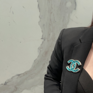 Essenceofluxury Womens Jewelry Chanel CC Logo Crystals Brooch Blue A173PP280 AA204310