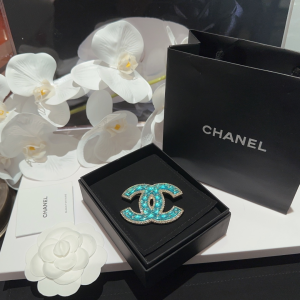 Essenceofluxury Womens Jewelry Chanel CC Logo Crystals Brooch Blue A173PP280 AA204310