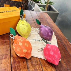 Essenceofluxury Free Gift Louis Vuitton Lemon Pouch M81197 A62PP90 AA204411
