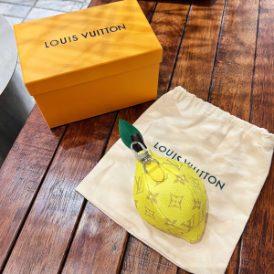 Essenceofluxury Free Gift Louis Vuitton Lemon Pouch M81197 A62PP90 AA204411
