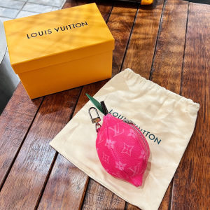 Essenceofluxury Free Gift Louis Vuitton Lemon Pouch M81197 A62PP90 AA204411