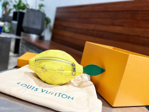 Essenceofluxury Free Gift Louis Vuitton Lemon Pouch M81197 A62PP90 AA204411