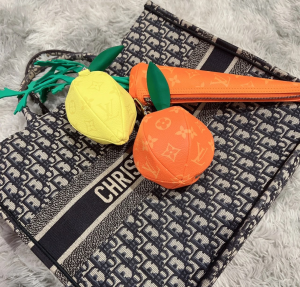 Essenceofluxury Free Gift Louis Vuitton Lemon Pouch M81197 A62PP90 AA204411