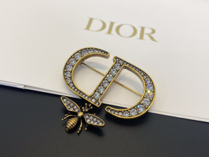 Dior 30 Montaigne Crystals CD Bee Brooch 