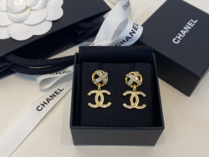 Essenceofluxury Womens Jewelry Chanel Crystals CC Logo Earrings A39PP180 AA205123