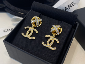 Essenceofluxury Womens Jewelry Chanel Crystals CC Logo Earrings A39PP180 AA205123