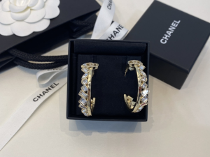 Essenceofluxury Womens Jewelry Chanel Crystals CC Logo Earrings A39PP180 AA205124