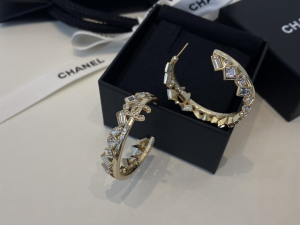 Essenceofluxury Womens Jewelry Chanel Crystals CC Logo Earrings A39PP180 AA205124