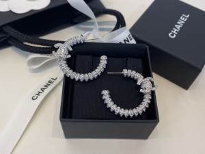 Essenceofluxury Womens Jewelry Chanel Crystals CC Logo Earrings A39PP180 AA205125