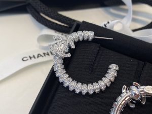 Essenceofluxury Womens Jewelry Chanel Crystals CC Logo Earrings A39PP180 AA205125