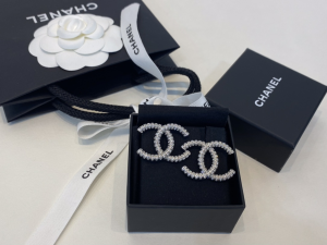 Essenceofluxury Womens Jewelry Chanel Crystals CC Logo Earrings A39PP180 AA205126