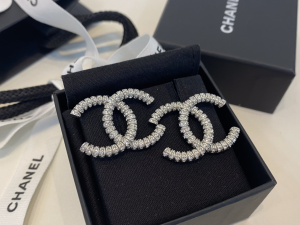 Essenceofluxury Womens Jewelry Chanel Crystals CC Logo Earrings A39PP180 AA205126