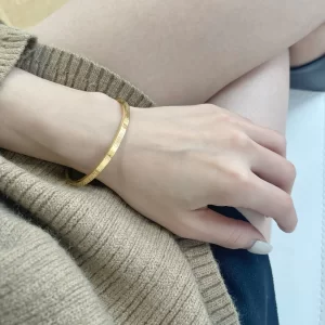 Essenceofluxury Womens Jewelry Chanel Gold Bracelet A62PP380 AA205210