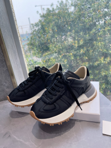 Maison Margiela Wmns Retro Runner Evolution Black Sneaker 35TO40TO45 Maison Margiela Wmns Retro Runner Evolution Black Sneaker 35TO40TO45