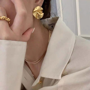 Celine Medaille Celine Gold Earrings