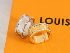 Louis Vuitton LV Twisted Flower Ring