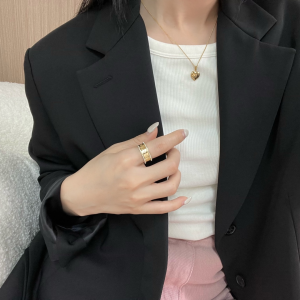 Louis Vuitton LV Twisted Flower Ring